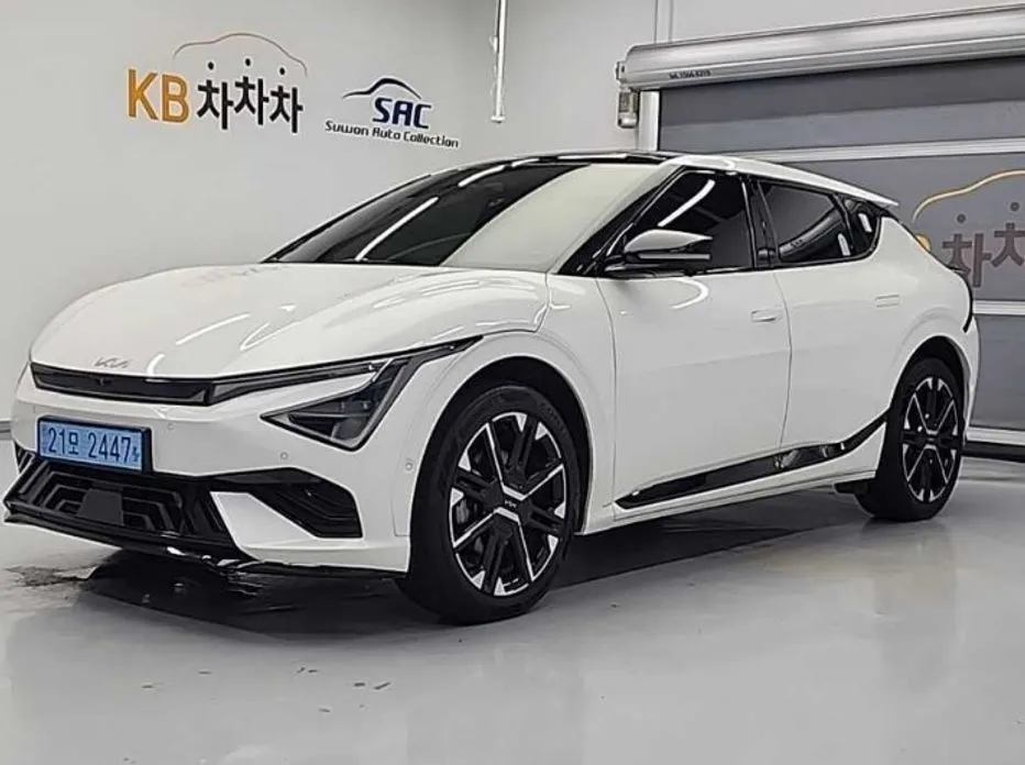 Kia EV6 — фото 1