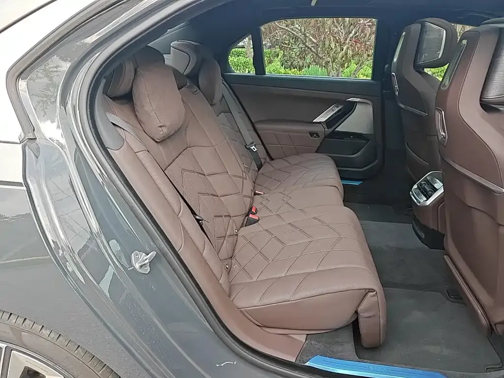 BMW 7 Series 2025 из CN, фото 7