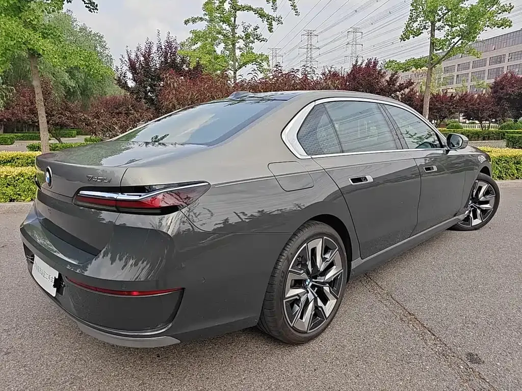 BMW 7 Series 2025 из CN, фото 8