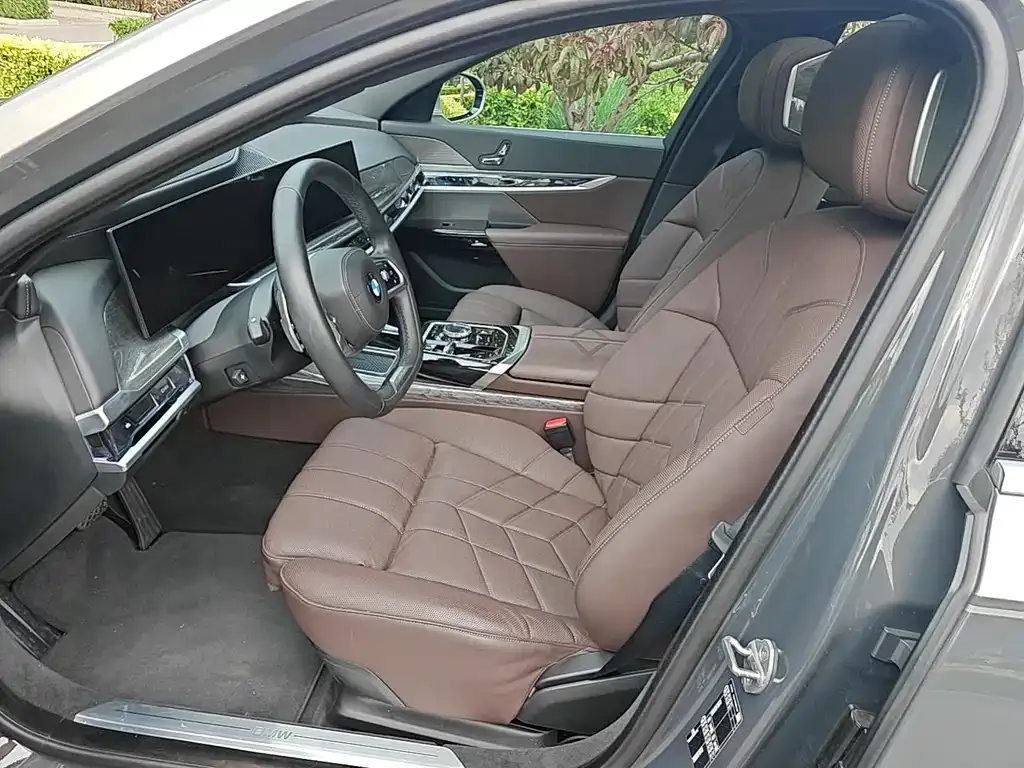 BMW 7 Series 2025 из CN, фото 6