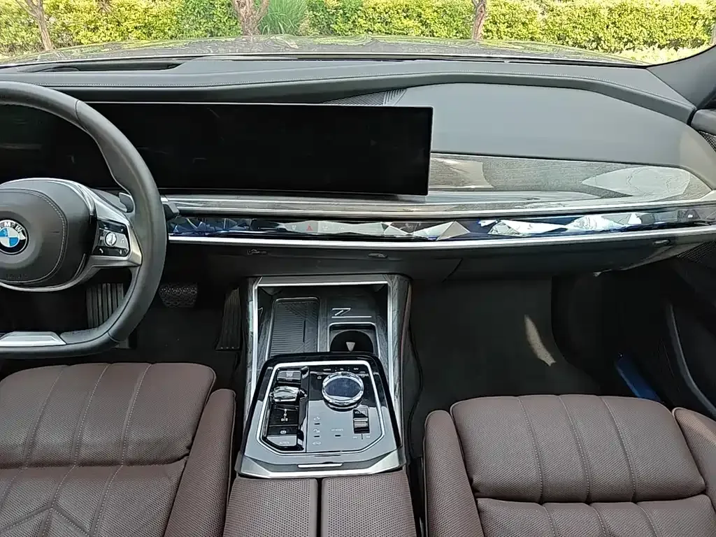 BMW 7 Series 2025 из CN, фото 10