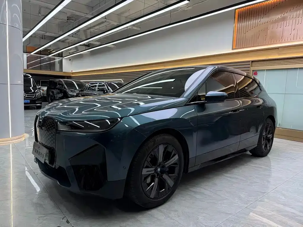 BMW iX