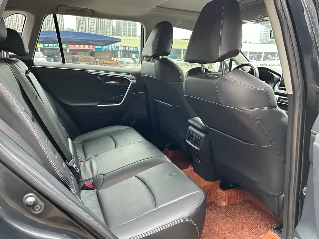 Toyota RAV4 2023 из CN, фото 8