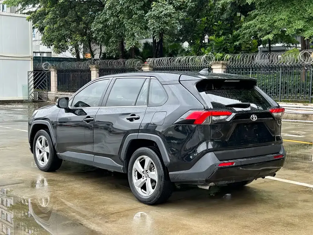 Toyota RAV4 2023 из CN, фото 9