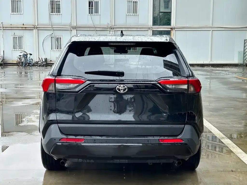 Toyota RAV4 2023 из CN, фото 5