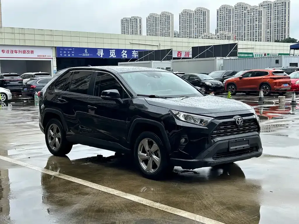 Toyota RAV4 2023 из CN, фото 6