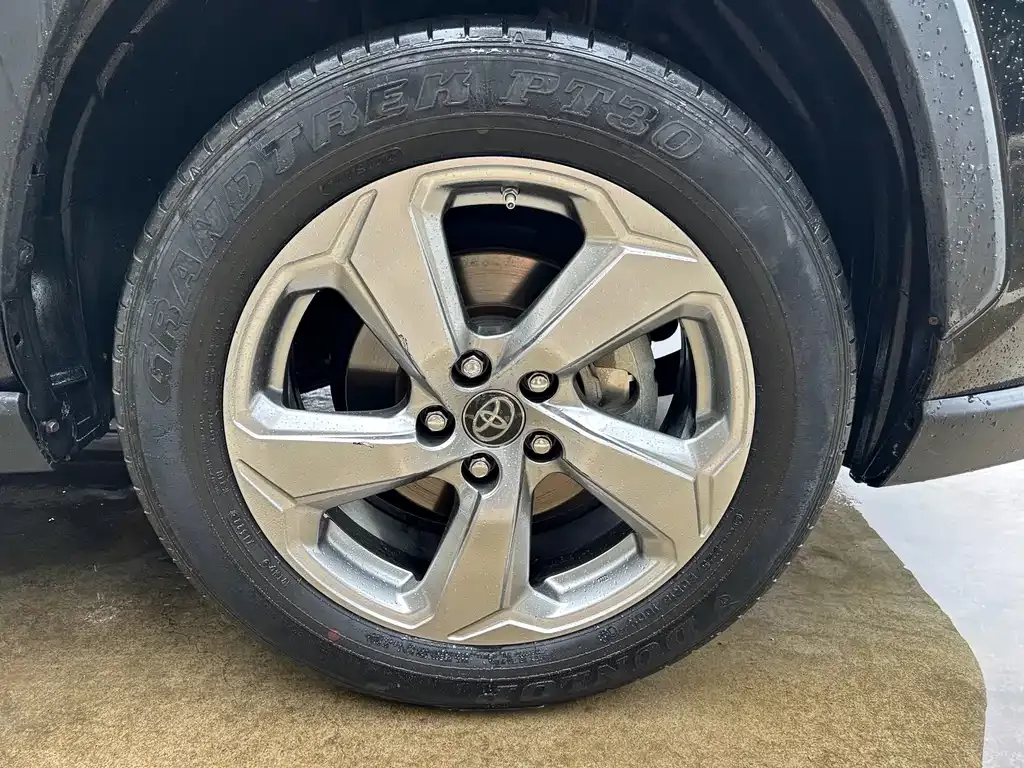 Toyota RAV4 2023 из CN, фото 3