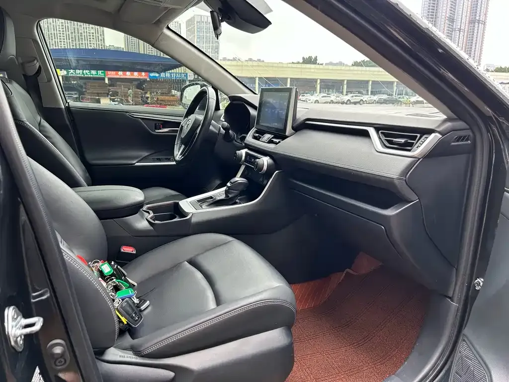 Toyota RAV4 2023 из CN, фото 10