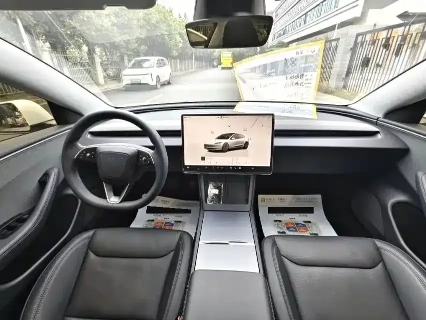 Tesla Model 3 — фото 9