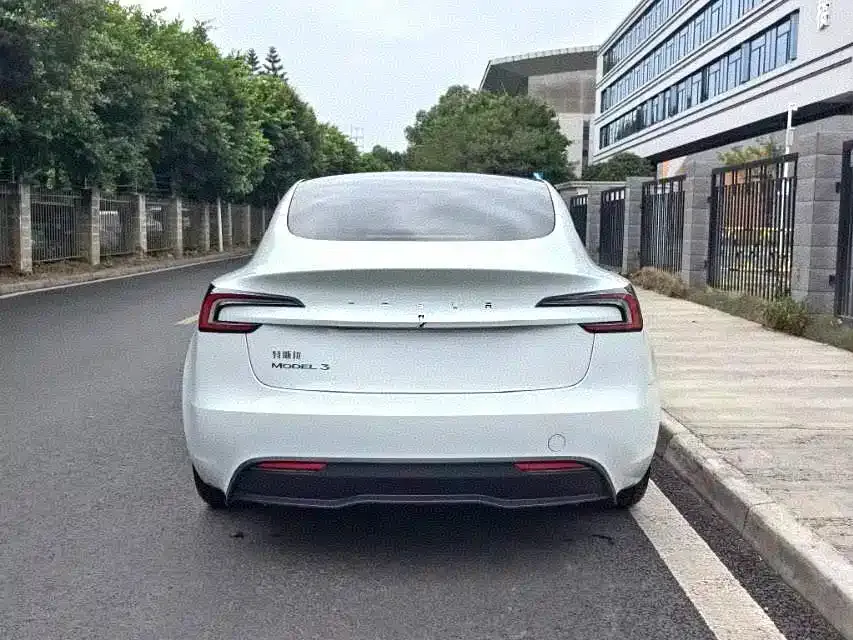 Tesla Model 3 — фото 7