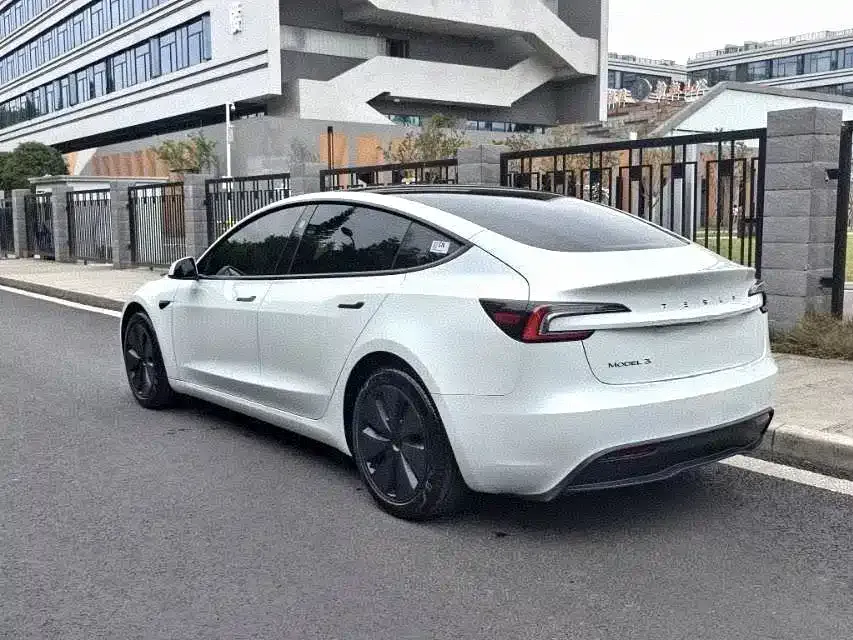 Tesla Model 3 — фото 4