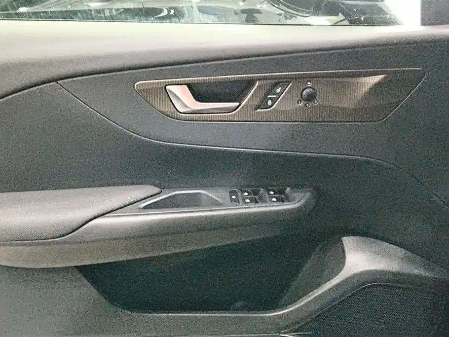 Hongqi E-QM5 — фото 9