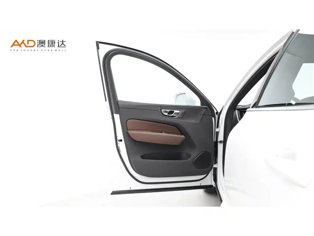 Volvo XC60 PHEV 2024 из CN, фото 5