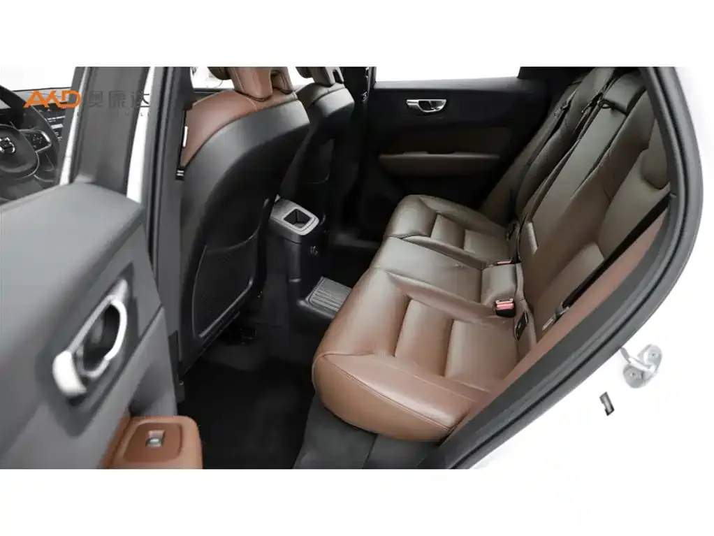 Volvo XC60 PHEV 2024 из CN, фото 9