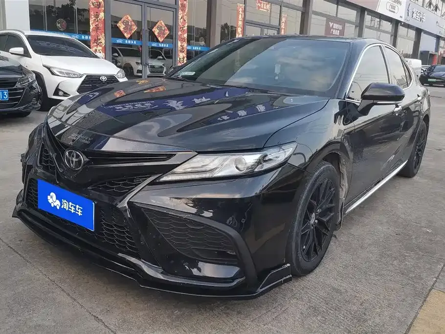 Toyota Camry — фото 1