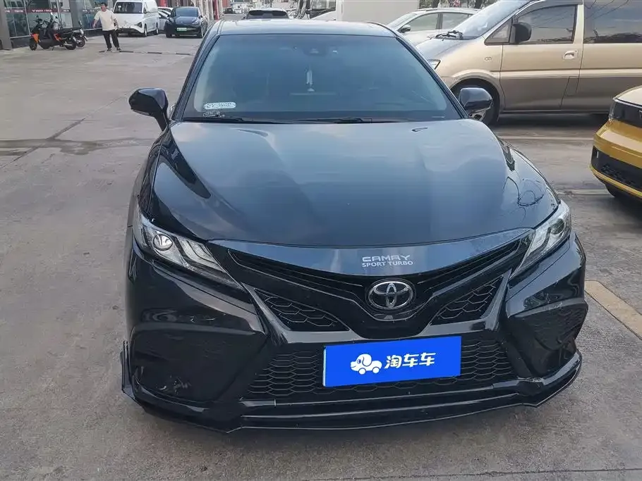 Toyota Camry — фото 5