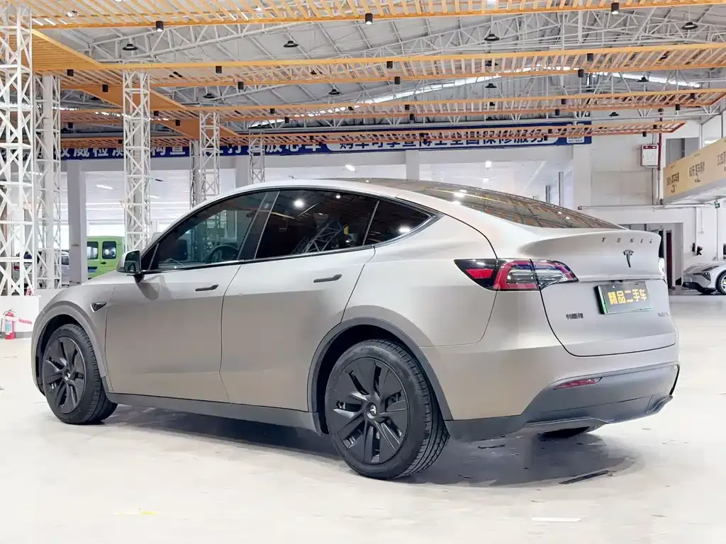 Tesla Model Y — фото 7