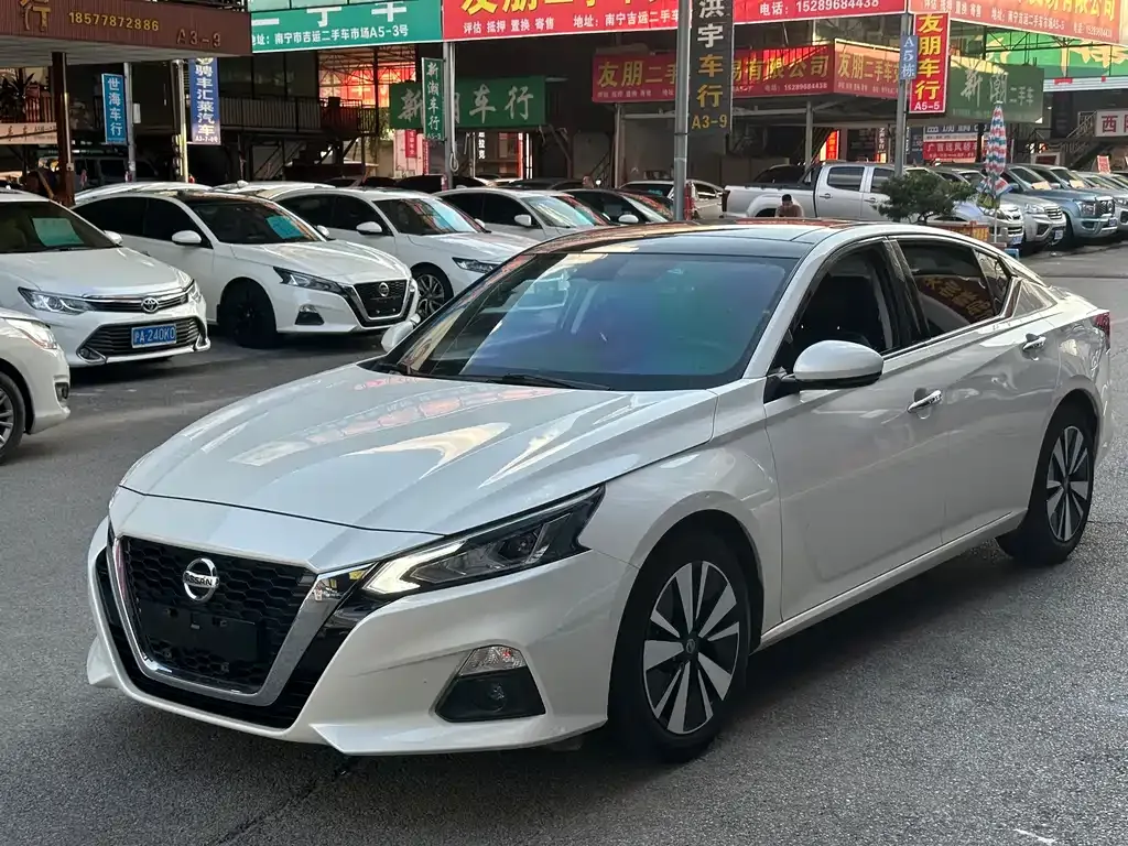 Nissan Teana — фото 1