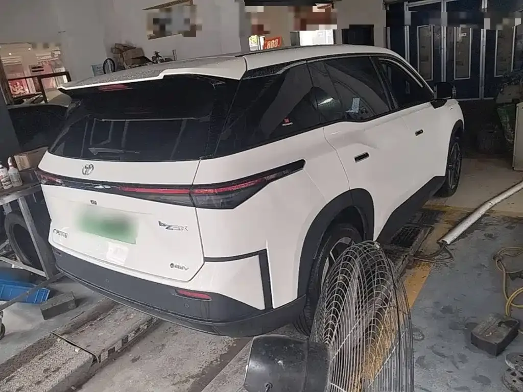 Toyota Platinum 3X 2026 из CN, фото 7