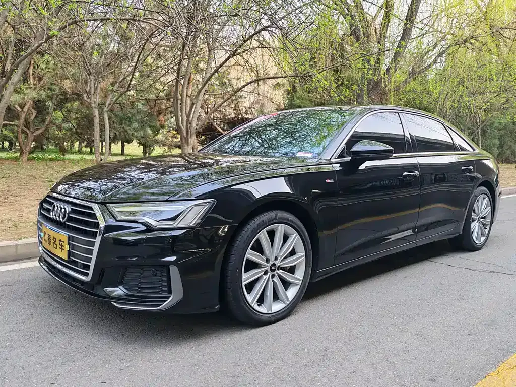 Audi A6L — фото 1