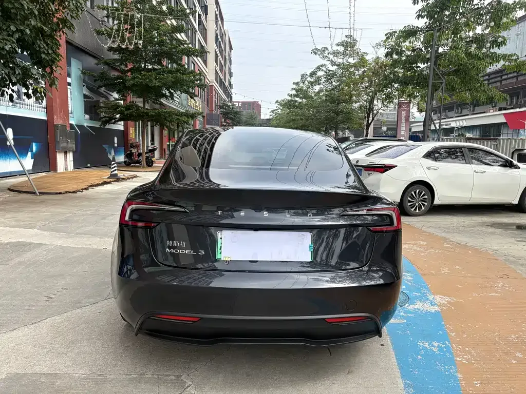 Tesla Model 3 — фото 8