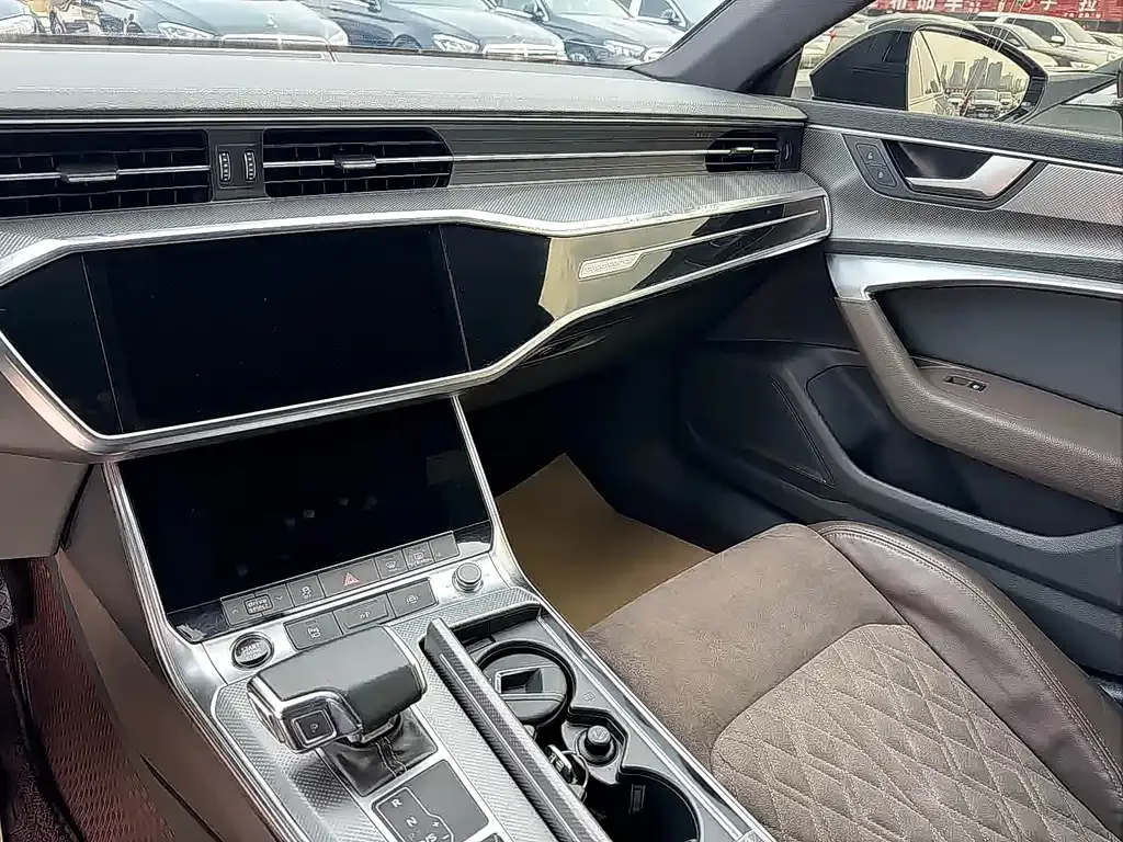 Audi A7L — фото 5