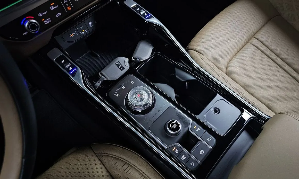 Kia Sorento — фото 10