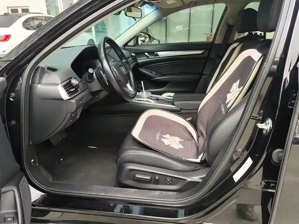 Honda Accord — фото 9