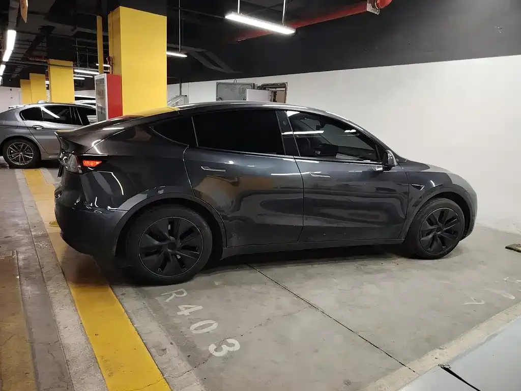 Tesla Model Y — фото 8