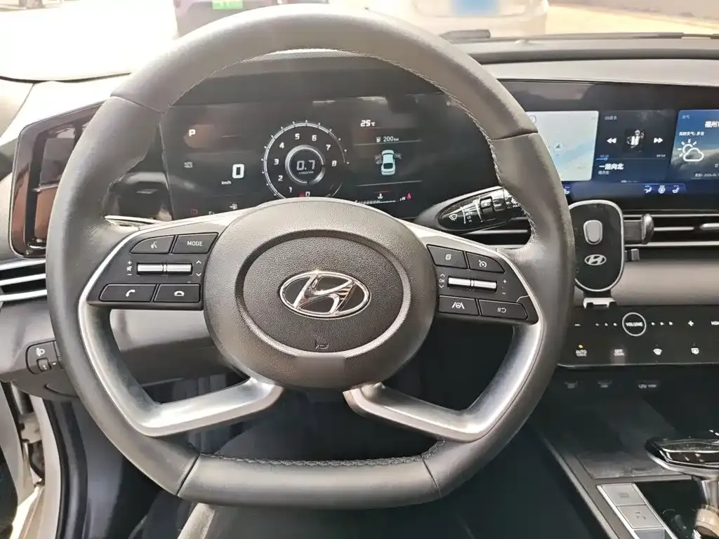 Hyundai Elantra — фото 8
