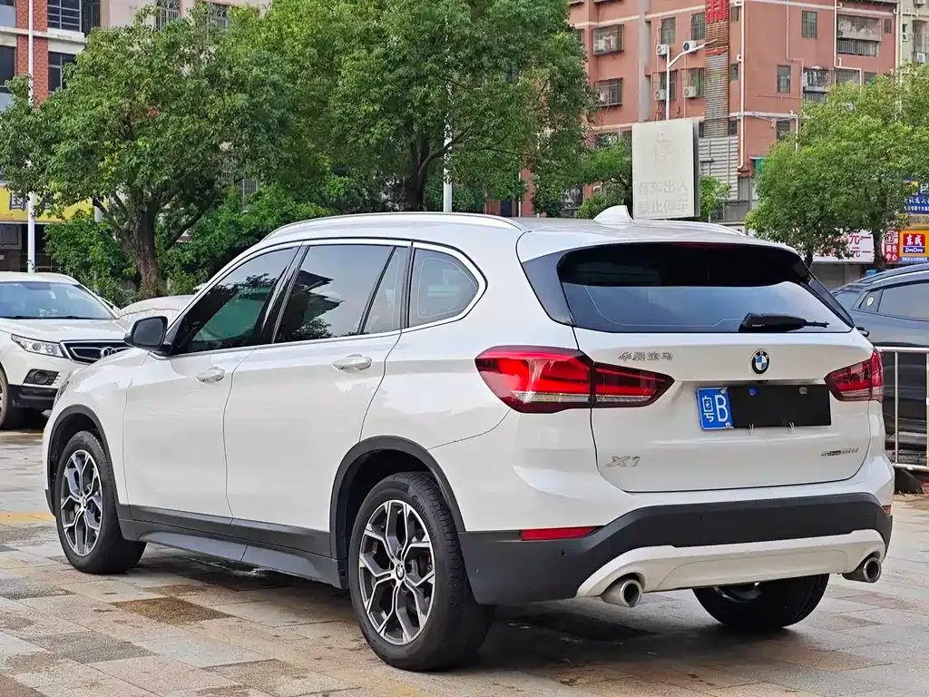 BMW X1 — фото 9