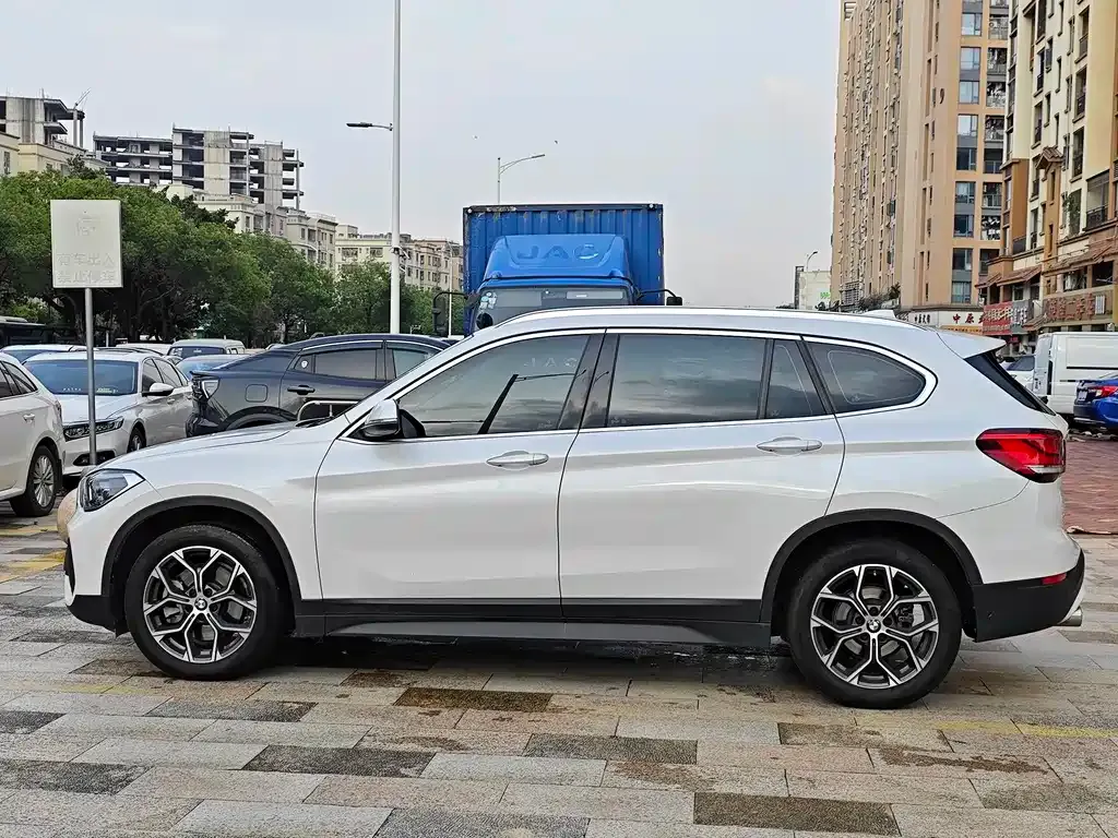 BMW X1 — фото 10