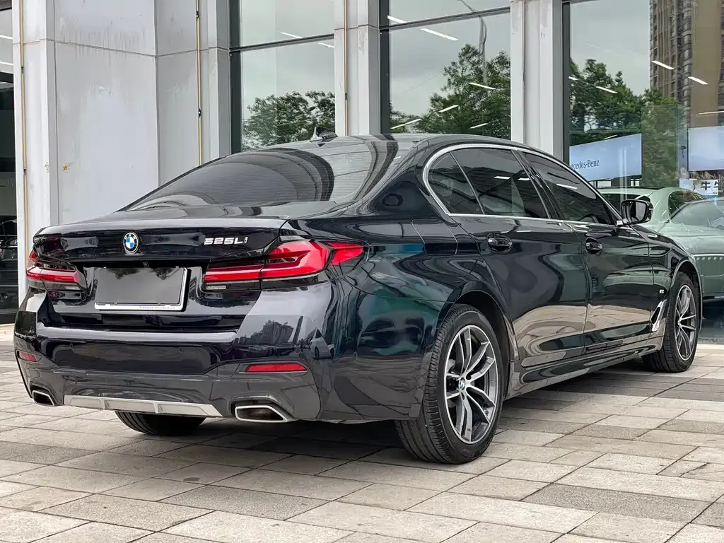 BMW 5 Series — фото 10