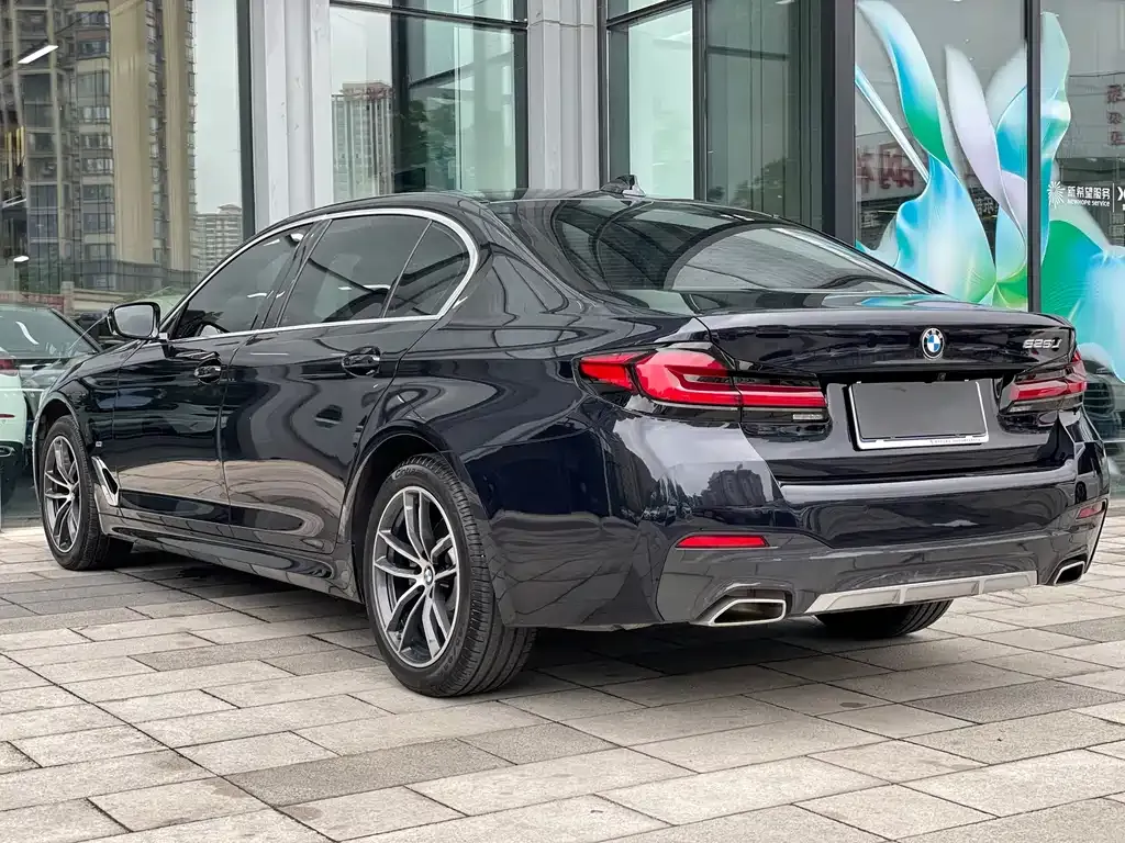 BMW 5 Series — фото 4