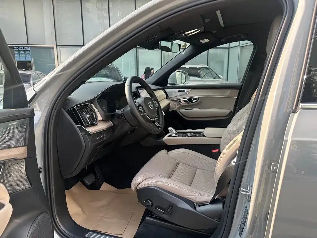 Volvo XC90 PHEV 2025 из CN, фото 2
