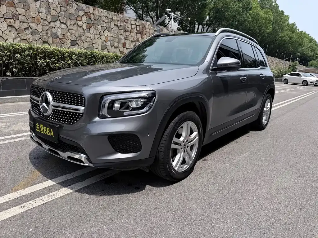 Mercedes-Benz GLB — фото 1
