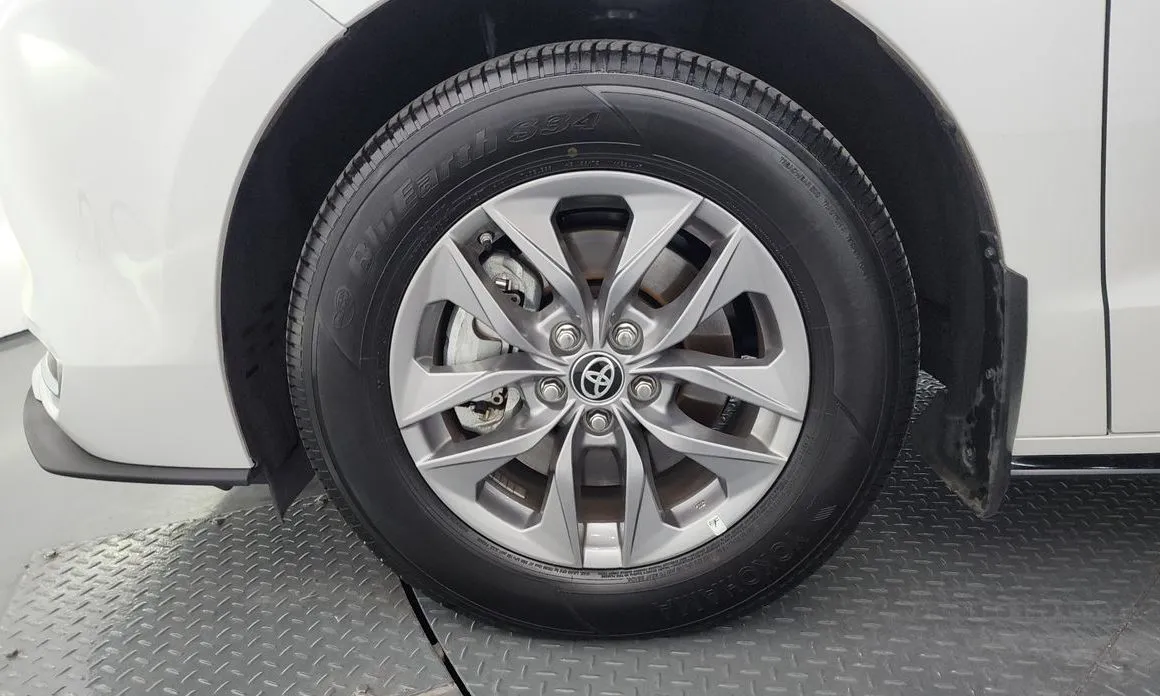 Toyota Sienna 2024 из KR, фото 4