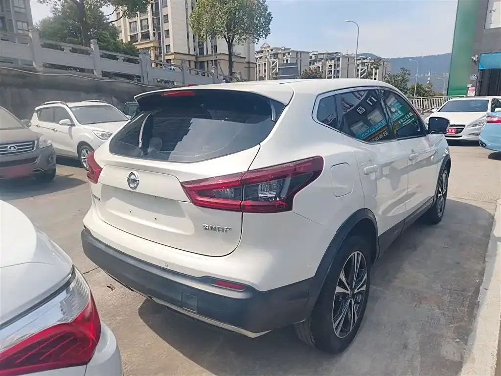 Nissan Qashqai — фото 7