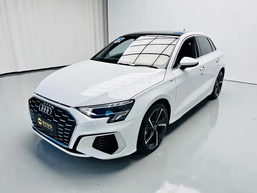Audi A3 — фото 1
