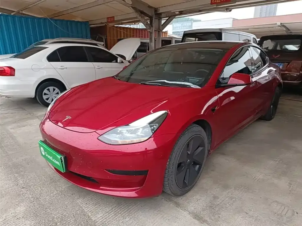 Tesla Model 3 — фото 1
