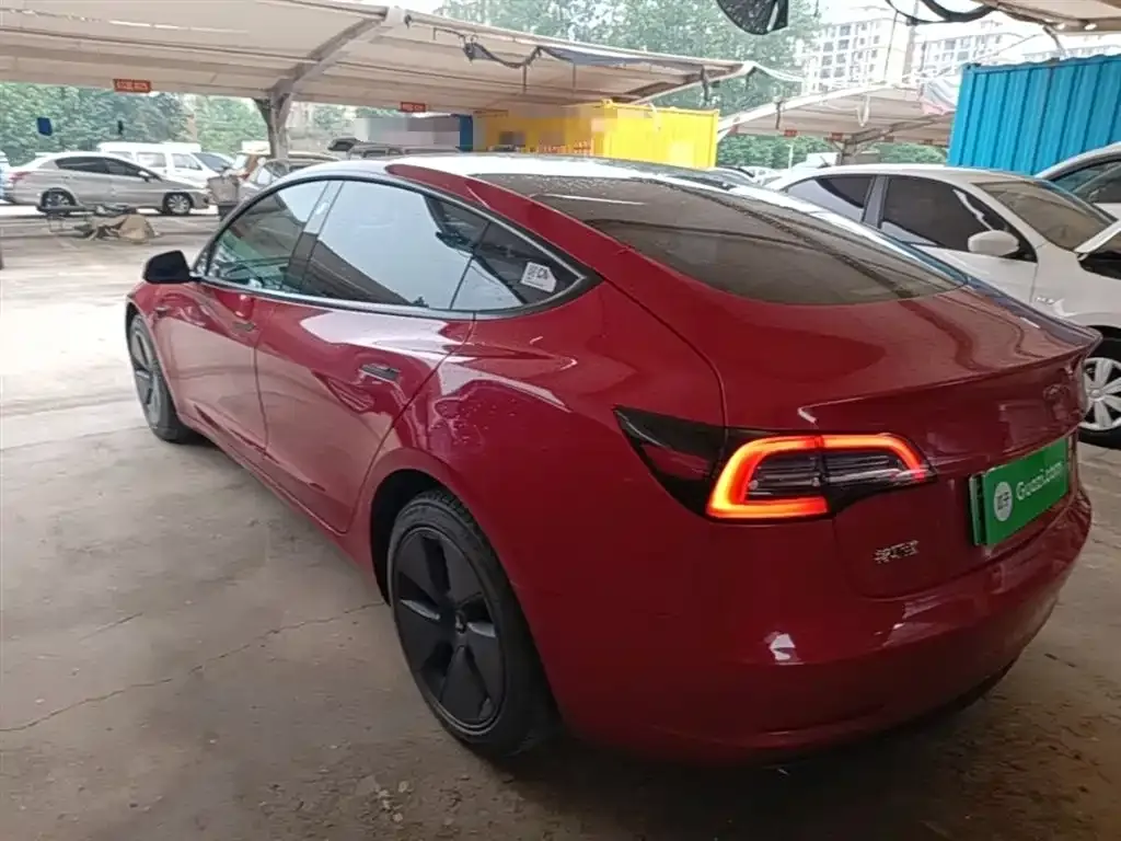 Tesla Model 3 — фото 10