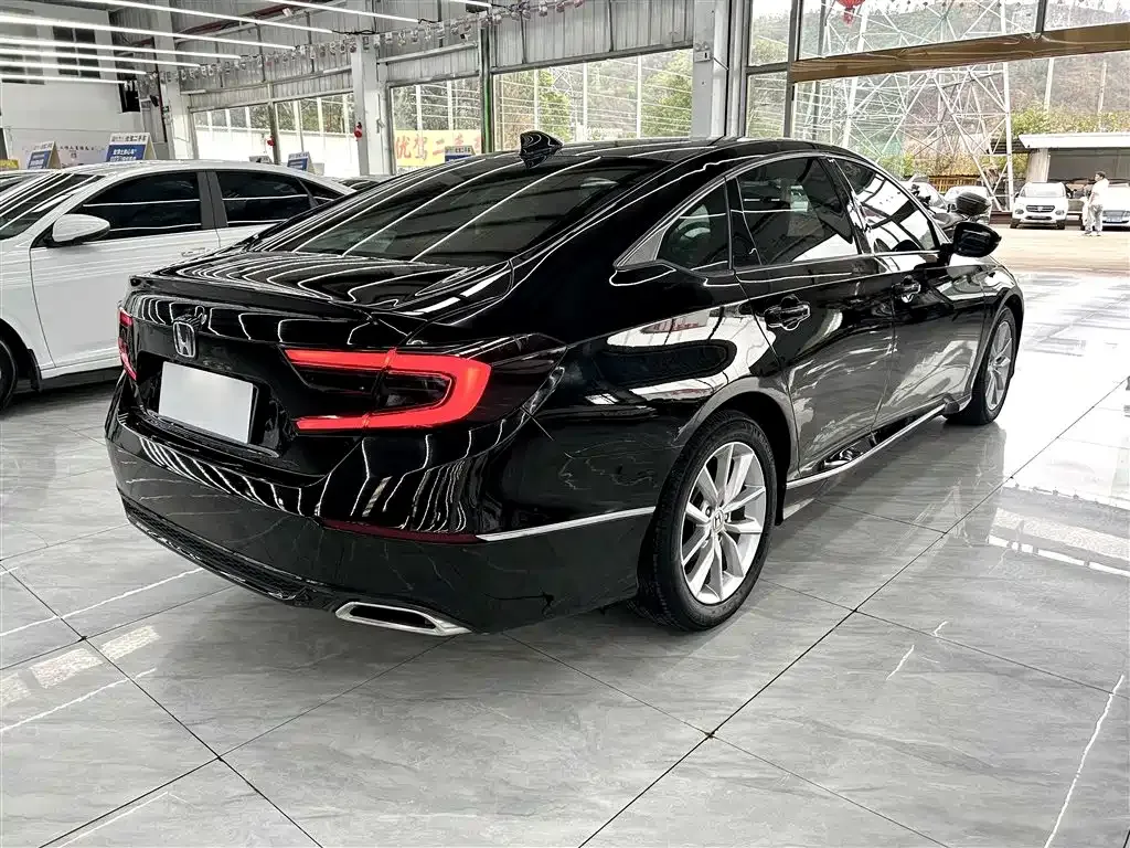 Honda Accord — фото 10
