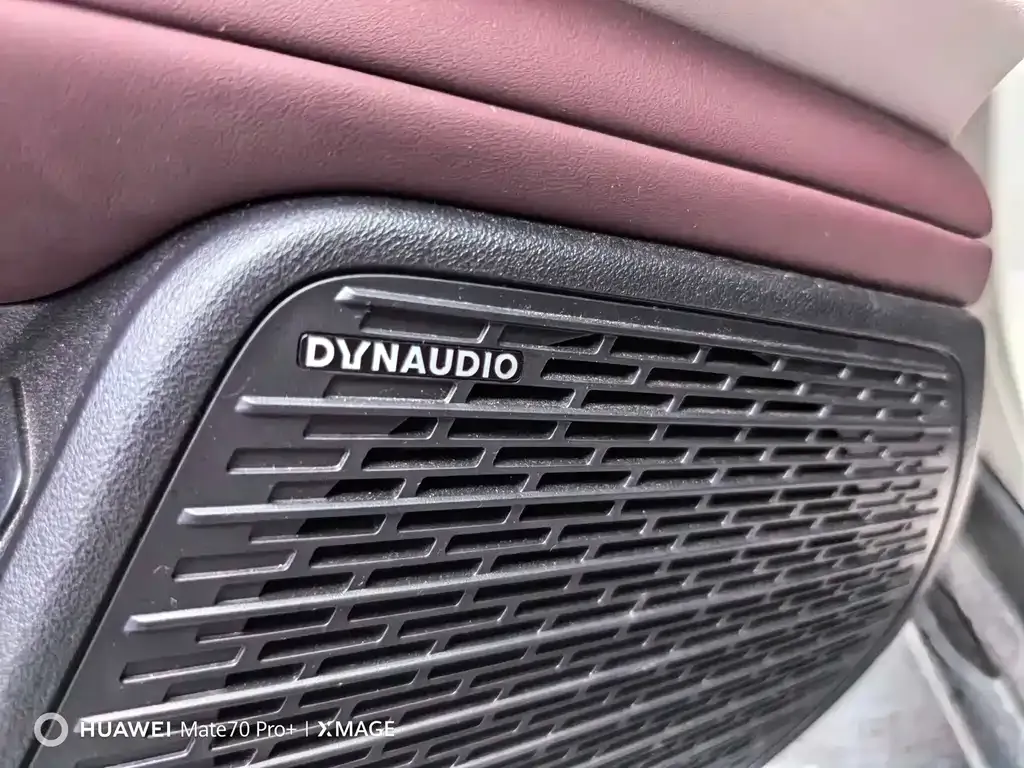 BYD Seal — фото 10