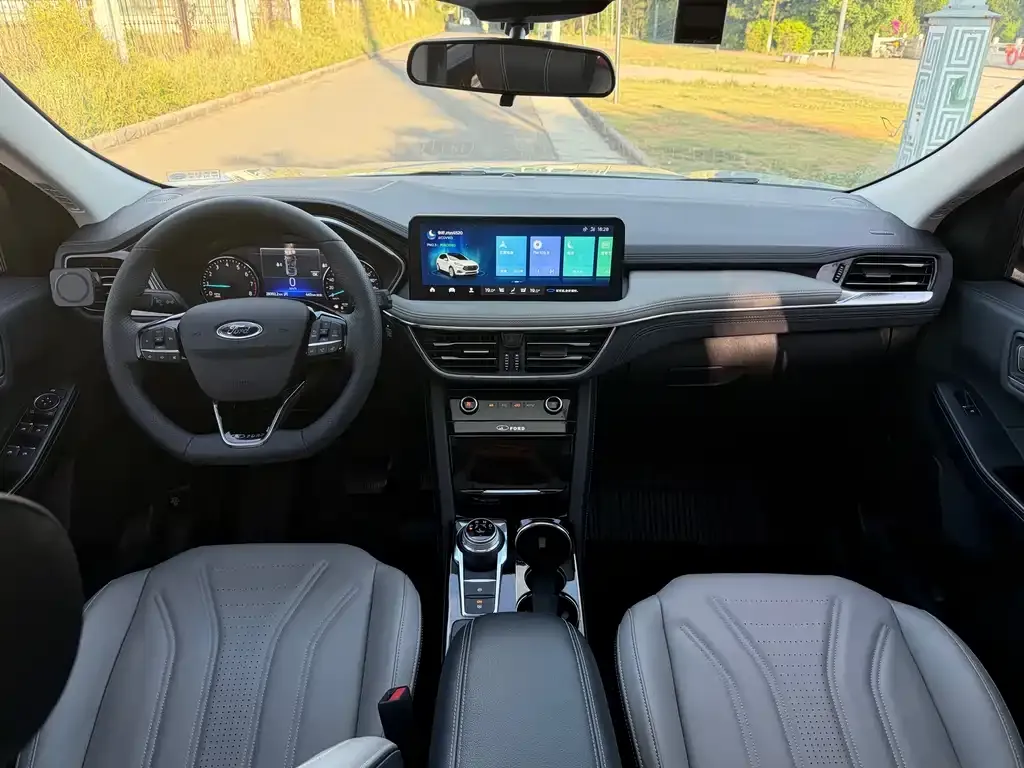Ford Escape 2024 из CN, фото 2