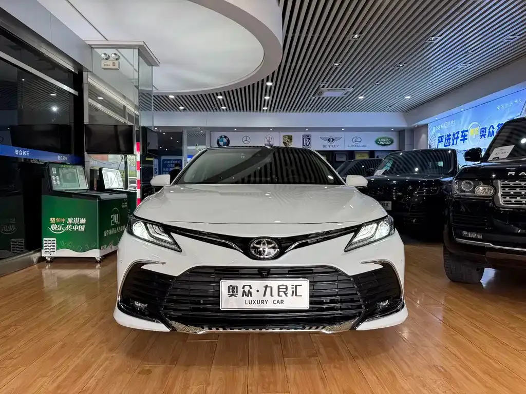 Toyota Camry — фото 4
