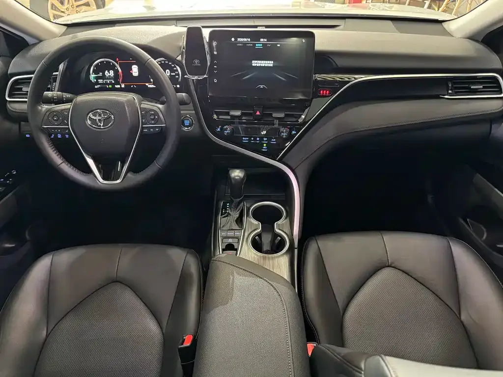 Toyota Camry — фото 5