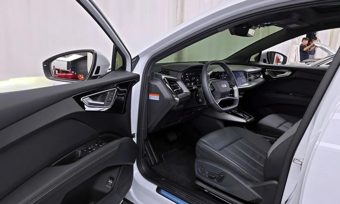 Audi Q4 e-tron 2025 из KR, фото 2