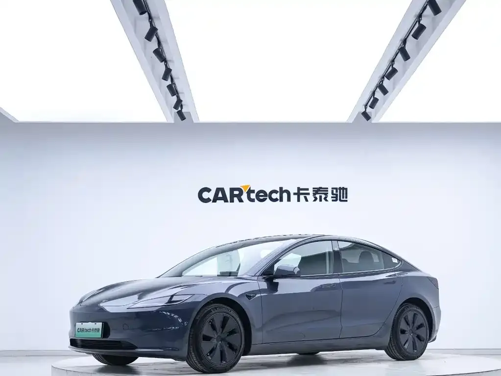 Tesla Model 3 — фото 1