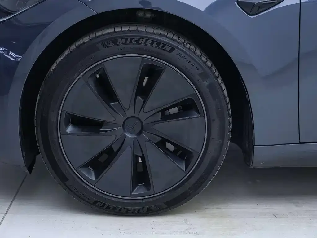 Tesla Model 3 — фото 10