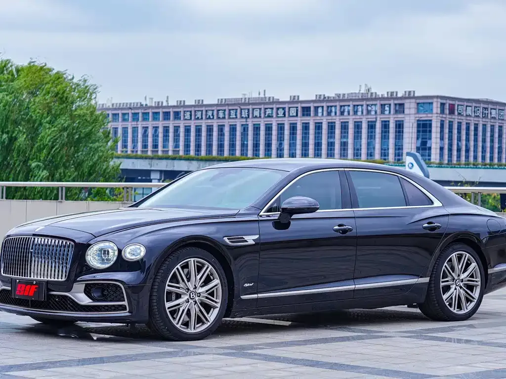 Bentley Flying Spur PHEV — фото 1